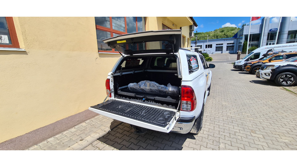 Canopy, winch, winch plate, hood guard installes on Toyota Hilux 2017