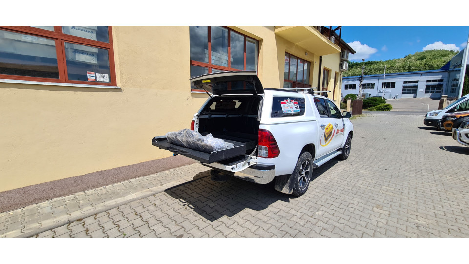 Montage hardtop, Seilwinde, Seilwindenhalterung, Motorhaubendeflektor Toyota Hilux 2017
