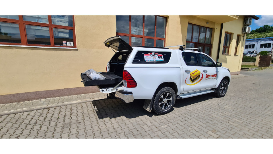 Montage hardtop, Seilwinde, Seilwindenhalterung, Motorhaubendeflektor Toyota Hilux 2017