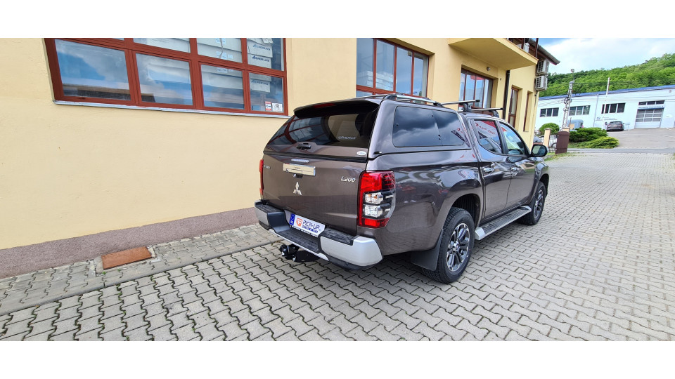 Keménytető és rakodórúd felszerelése a Mitsubishi L200 2021-re