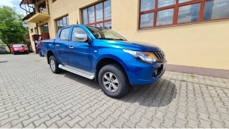 Montage Ladeflächenauskleidung, Ladeflächen-Kantenschutz, Unterfahrschutz, Kupplung remorchare Mitsubishi L200