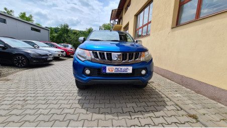 Montage Ladeflächenauskleidung, Ladeflächen-Kantenschutz, Unterfahrschutz, Kupplung remorchare Mitsubishi L200