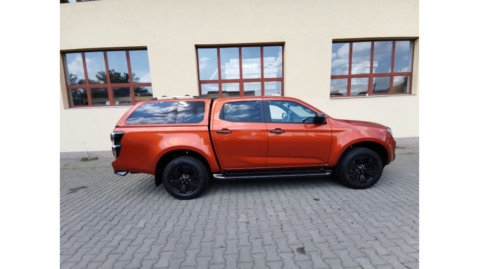 Montage hardtop, Laderaumauskleidung, Frontschutzbügel auf Isuzu D-Max 2020