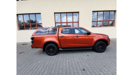 Canopy, bed liner, bullbar installed on Isuzu D-Max 2020