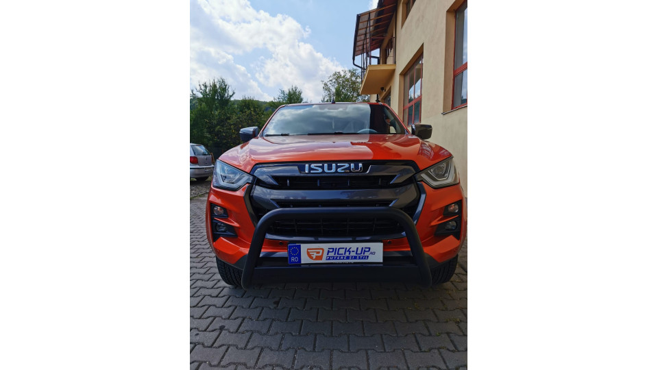 Canopy, bed liner, bullbar installed on Isuzu D-Max 2020