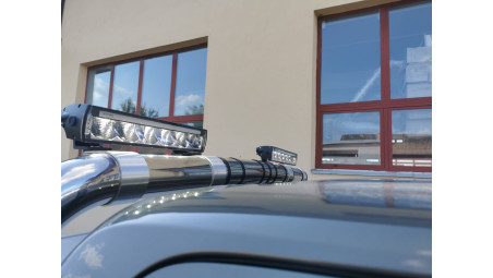 Montage Laderaum-Rollo, Scheinwerfer auf Toyota Hilux 2021