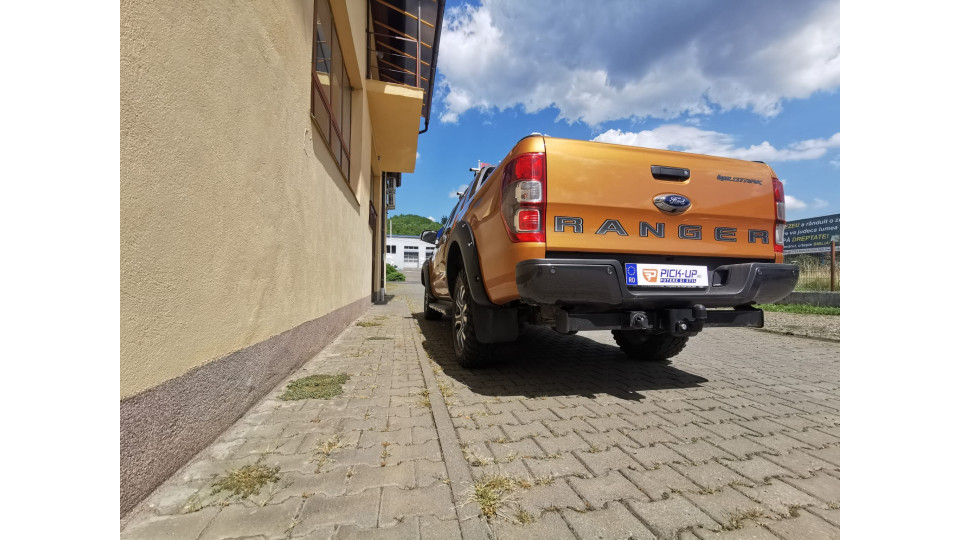 Sárvédők, csörlő-csörlőtartó, motorháztető és ablakterelő felszerelése a Ford Ranger 2020-ra