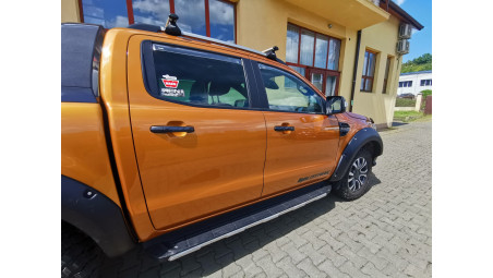 Sárvédők, csörlő-csörlőtartó, motorháztető és ablakterelő felszerelése a Ford Ranger 2020-ra