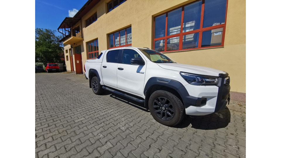 Montage Laderaumabdeckung (Klapp-Typ) auf Toyota Hilux 2020