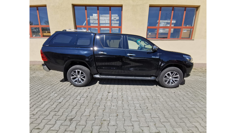 Montage hardtop und Werkzeugkasten auf Toyota Hilux 2018