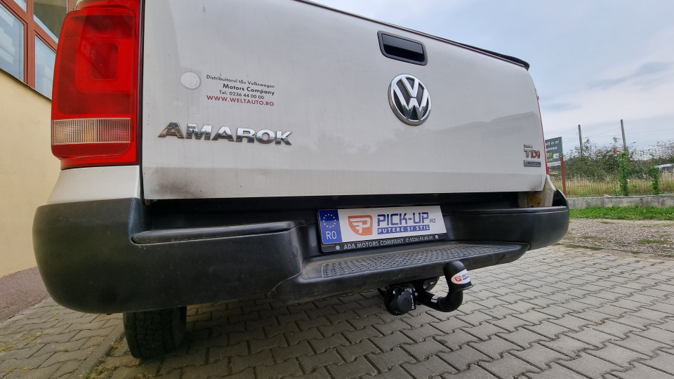 Montage Laderaumabdeckung und Anhängerkupplung auf Volkswagen Amarok 2014