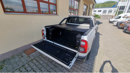 Montage Ladeflächenauskleidung, Ladeflächen-Rollo, Nutzkästen auf Toyota Hilux 2020