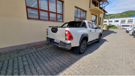 Montage Ladeflächenauskleidung, Ladeflächen-Rollo, Nutzkästen auf Toyota Hilux 2020