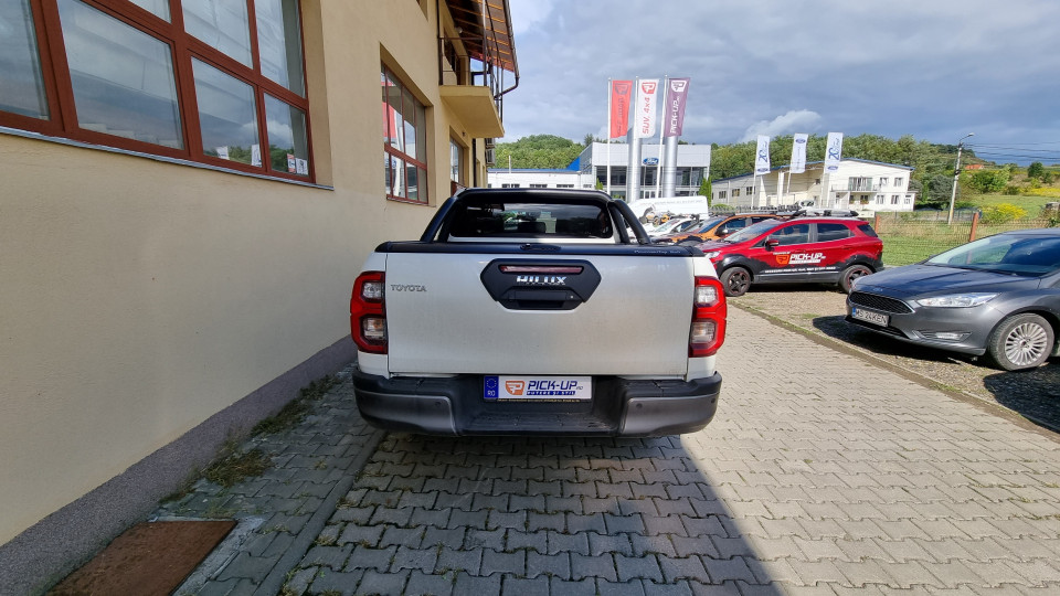 Montage Ladeflächenauskleidung, Ladeflächen-Rollo, Nutzkästen auf Toyota Hilux 2020