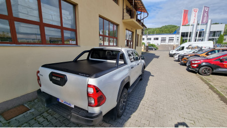 Bed liner, roll cover, swing cases installed on Toyota Hilux 2020