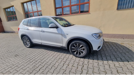 A vonóhorog felszerelése a BMW X3-ra