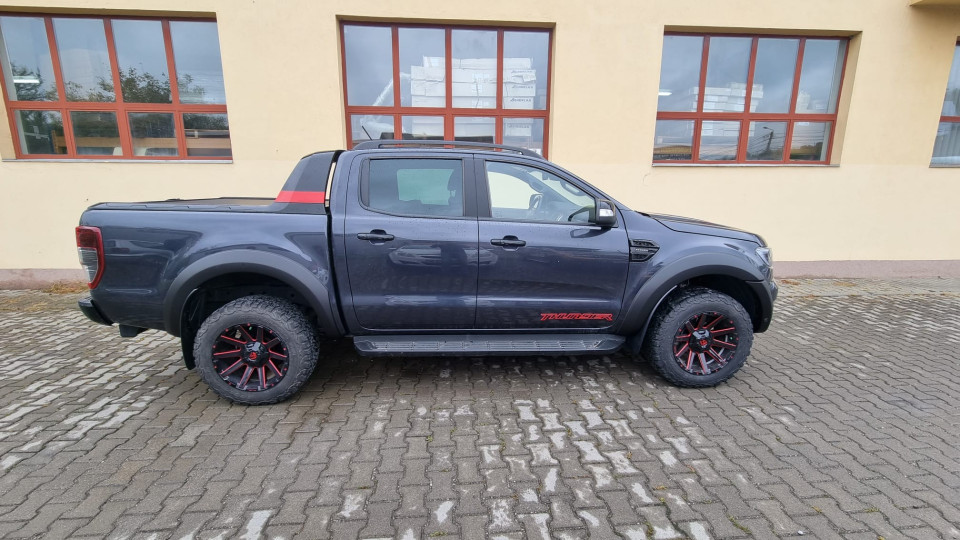 A Ford Ranger Raptor hűtőrács felszerelése a 2019-es Ford Rangerre