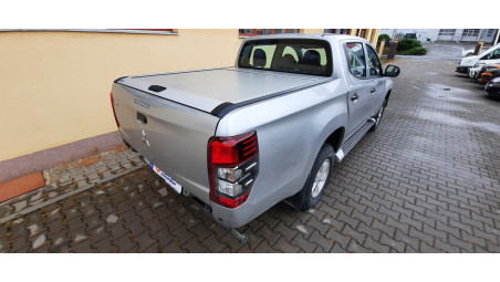 Bukócső, bukócső és motorháztető terelő felszerelése a Mitsubishi L200 2020-ra