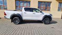 Roll cover, hood guard installed on Toyota Hilux 2019 2