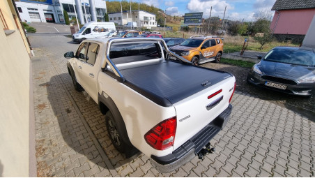 Roll cover, hood guard installed on Toyota Hilux 2019
