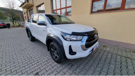 Montage Laderaum-Rollo und Motorhauben-Windabweiser auf Toyota Hilux 2019