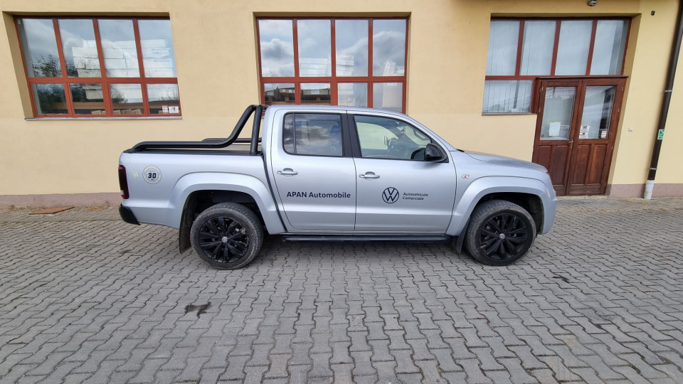 Montage Laderaum-Rollo auf Volkswagen Amarok 2015