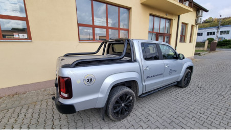 Montage Laderaum-Rollo auf Volkswagen Amarok 2015