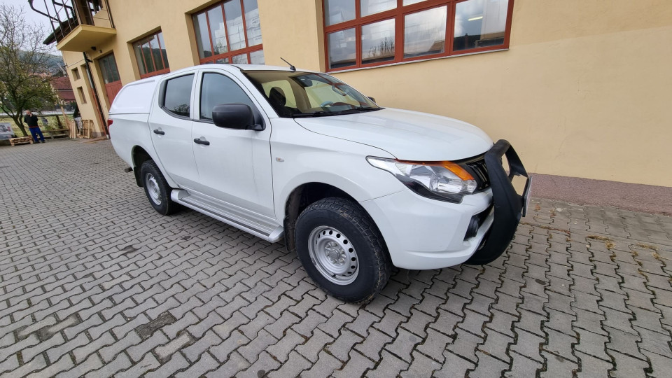 Montage hardtop und Frontschutzbügel auf Mitsubishi L200 2017