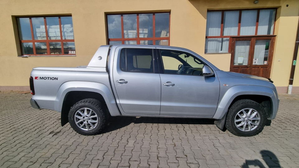 Roll cover, hood guard, bullbar installed on Volkswagen Amarok 2014