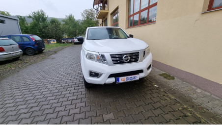 Fedő típusú plató fedő zárás és ablakterelő felszerelése a Nissan Navara NP300 2019-re