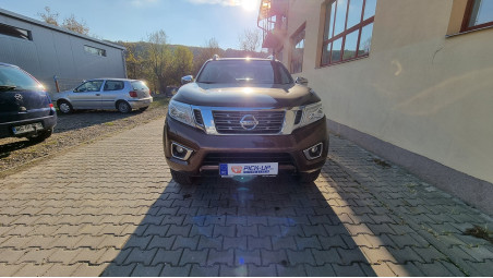 Tonneau cover, window visors installed on NIssan Navara NP300 2019