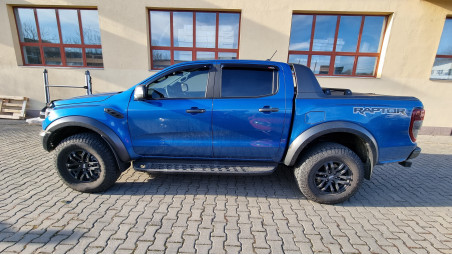 Motorháztető terelő, ablakterelő és vonóhorog felszerelése a Ford Ranger Raptor 2019-re