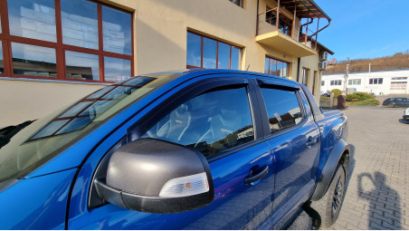 Montage Motorhauben-Windabweiser, Fenster-Windabweiser und Anhängerkupplung auf Ford Ranger Raptor 2019