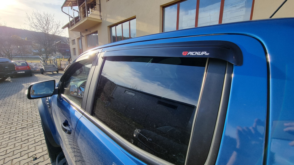 Motorháztető terelő, ablakterelő és vonóhorog felszerelése a Ford Ranger Raptor 2019-re