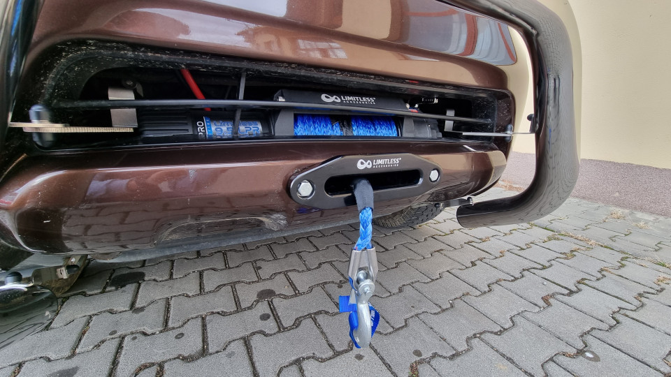 Montage Überrollbügel, Seilwinde, Frontschutzbügel, Seitenschweller auf Nissan Navara NP300 2019