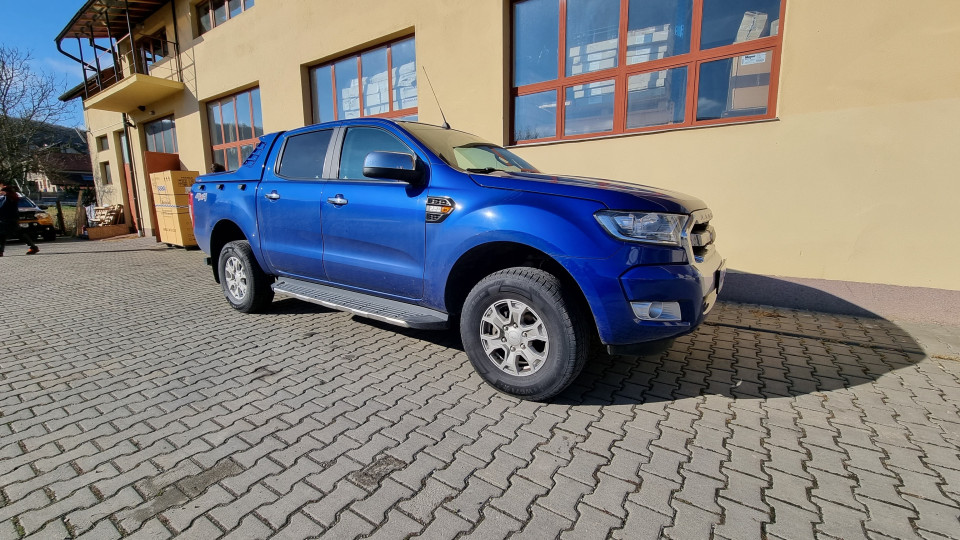 A burkolat típusú plató fedő zár beszerelése a Ford Ranger 2018-ra