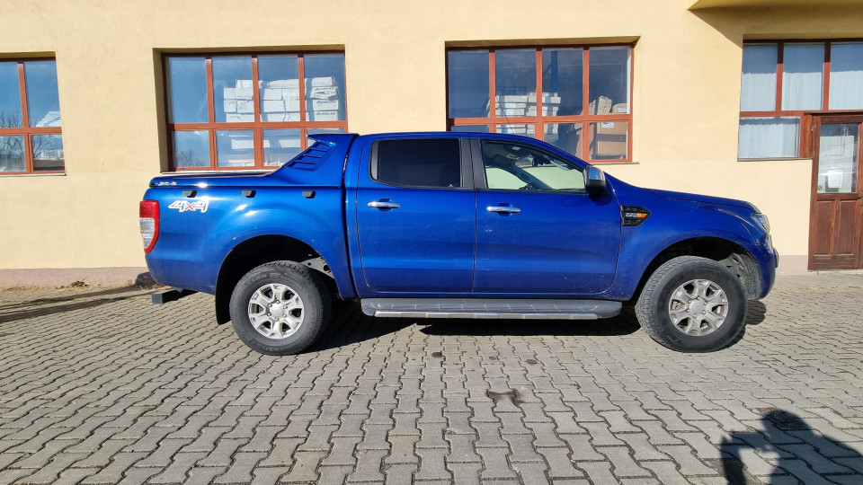 A burkolat típusú plató fedő zár beszerelése a Ford Ranger 2018-ra