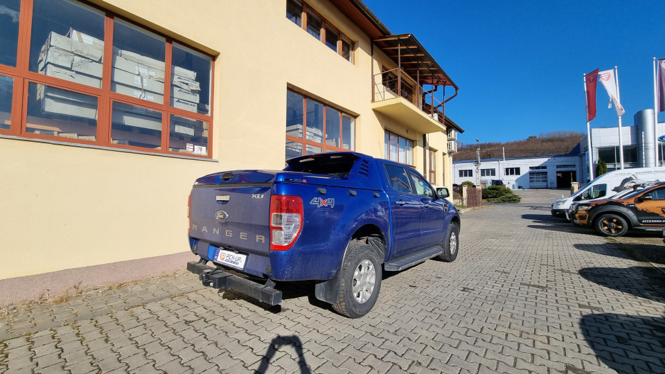 A burkolat típusú plató fedő zár beszerelése a Ford Ranger 2018-ra