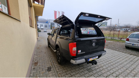 Montage hardtop und Laderaumauskleidung auf Nissan Navara NP300