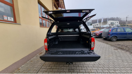 Montage hardtop und Laderaumauskleidung auf Nissan Navara NP300
