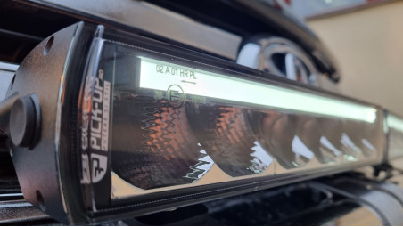 Lökhárító tekercs, lökhárító párnázás, bukórúd, terelők, fényvisszaverők felszerelése a Toyota Hilux 2017-re