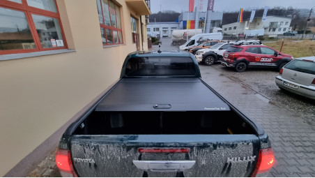 Montage Ladeflächen-Rollo, Ladeflächenauskleidung, Frontschutzbügel, Abweiser, Scheinwerfer auf Toyota Hilux 2017