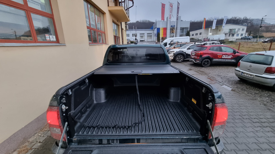 Lökhárító tekercs, lökhárító párnázás, bukórúd, terelők, fényvisszaverők felszerelése a Toyota Hilux 2017-re