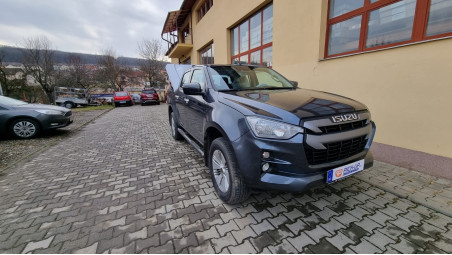 Fedő típusú csomagtérfedél felszerelése az Isuzu D-Max 2017-re