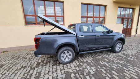 Tonneau cover installed on Isuzu D-Max 2017