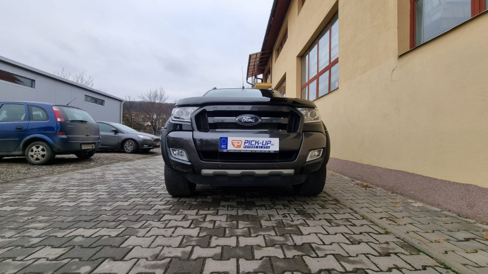 Montage Ladeflächen-Rollo, Überrollbügel, Querträger, Abweiser auf Ford Ranger 2018