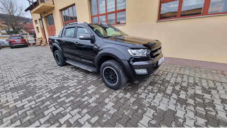 Montage Ladeflächen-Rollo, Überrollbügel, Querträger, Abweiser auf Ford Ranger 2018