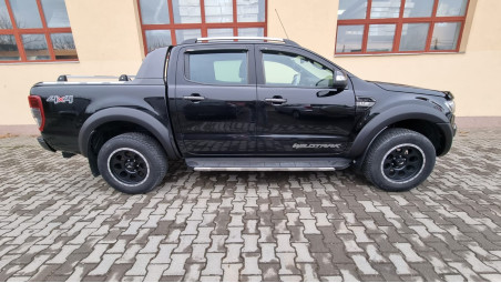 Montage Ladeflächen-Rollo, Überrollbügel, Querträger, Abweiser auf Ford Ranger 2018