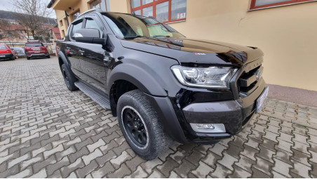 Montage Ladeflächen-Rollo, Überrollbügel, Querträger, Abweiser auf Ford Ranger 2018