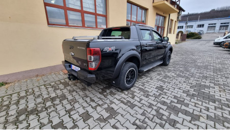 Montage Ladeflächen-Rollo, Überrollbügel, Querträger, Abweiser auf Ford Ranger 2018